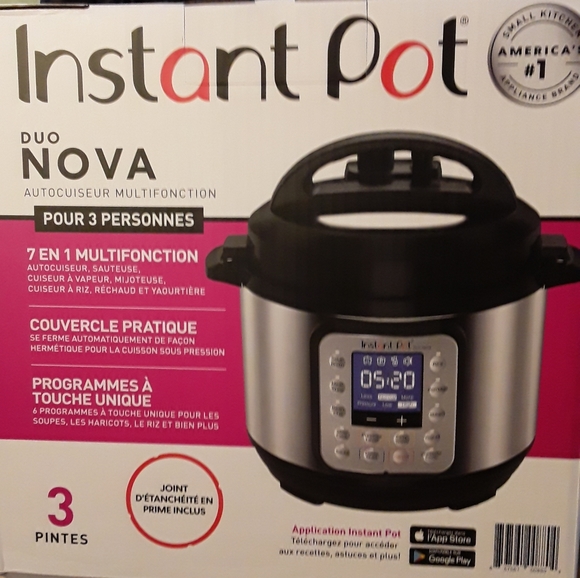 Instant Pot w/ accessories